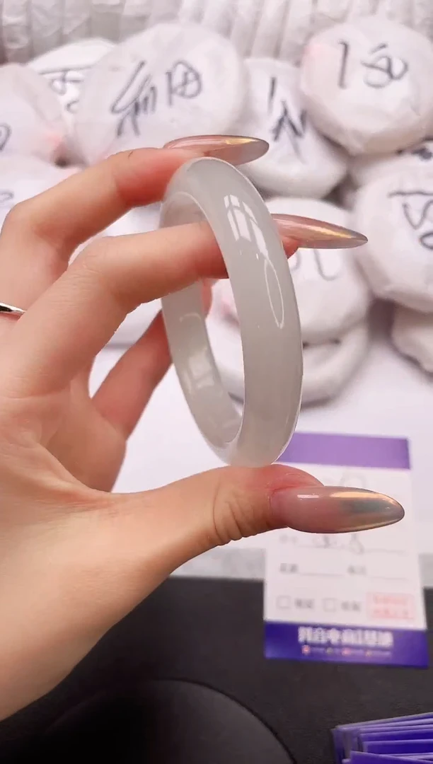【闪购商品】石英质玉手镯未镶嵌25K267-56