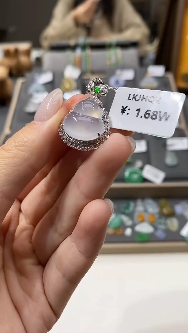 颈饰18K金镶嵌翡翠葫芦