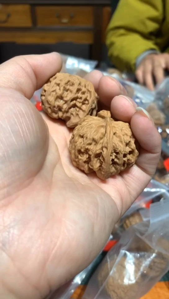 【闪购商品】文玩核桃吊坠苹果园核桃