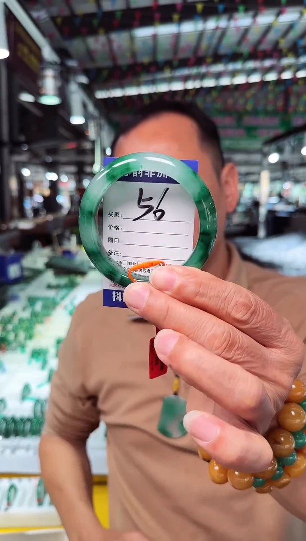 未镶嵌手镯石英质玉（非洲翠）60+