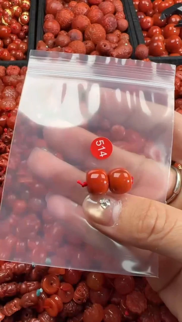 南红玛瑙未镶嵌颈饰2