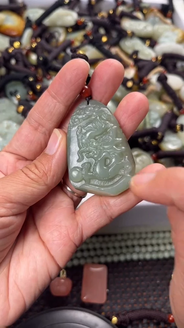 【闪购商品】和田玉颈饰未镶嵌多样性发货没有证书拍一发一有瑕