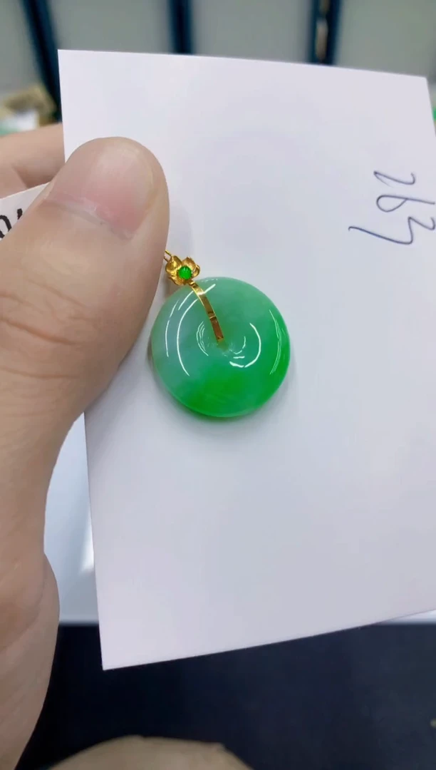 颈饰18K金镶嵌翡翠翡翠