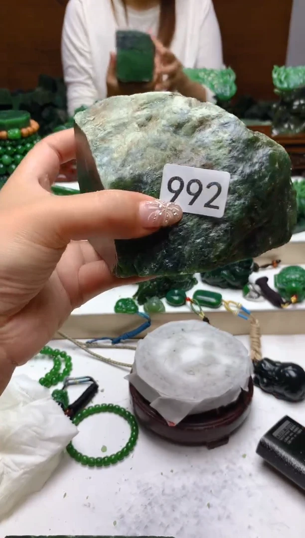 未镶嵌和田玉（碧玉）珠宝半成品1