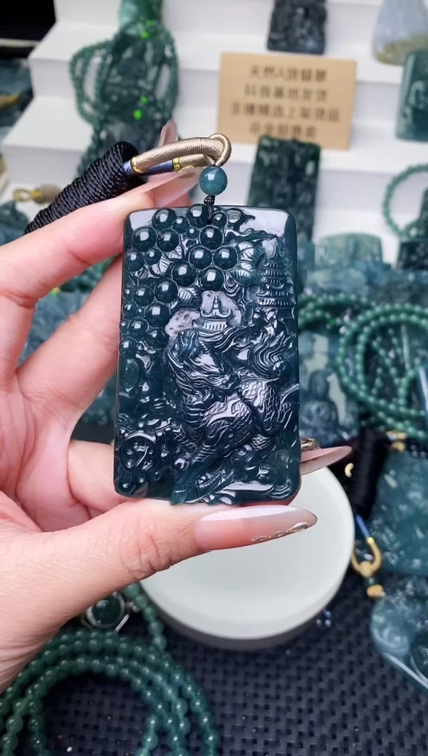 颈饰未镶嵌翡翠