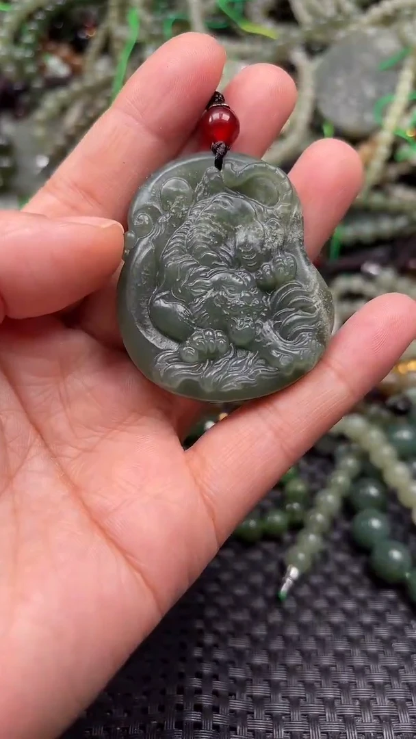 颈饰未镶嵌和田玉1