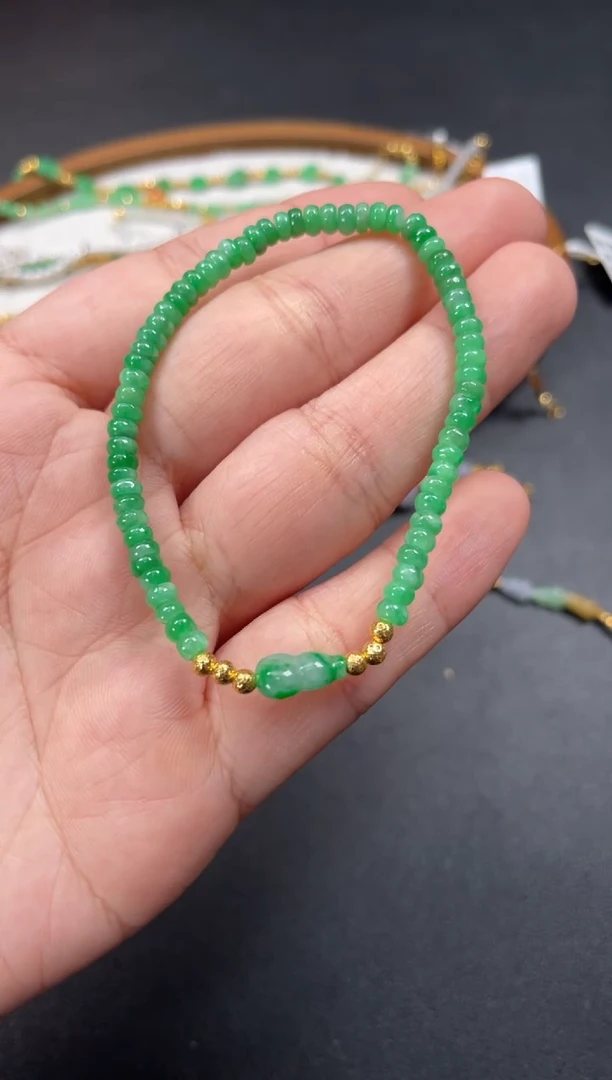 套链18K金镶嵌翡翠一条  P298