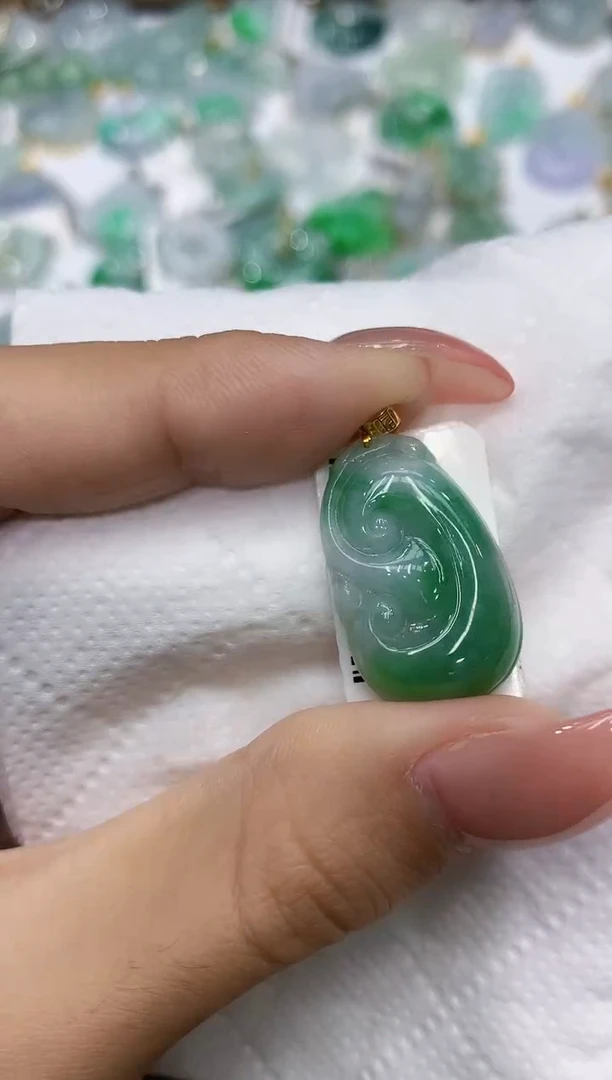 颈饰18K金镶嵌翡翠111111111111