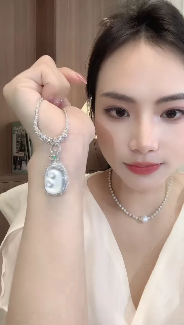 翡翠18K金镶嵌吊坠(不含链)C82