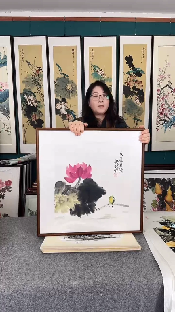 国画63*63荷花实木装裱