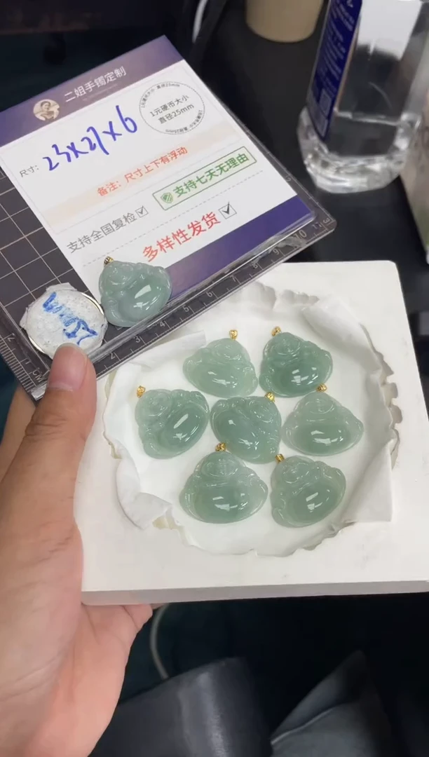 18K金镶嵌挂件翡翠绿底佛公FL22多样性发其一CP配绳