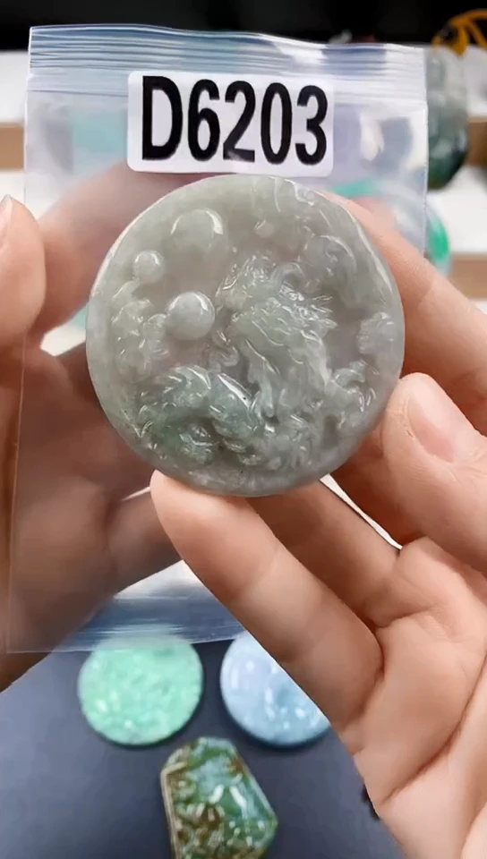 颈饰未镶嵌翡翠天然翡翠吊坠挂件