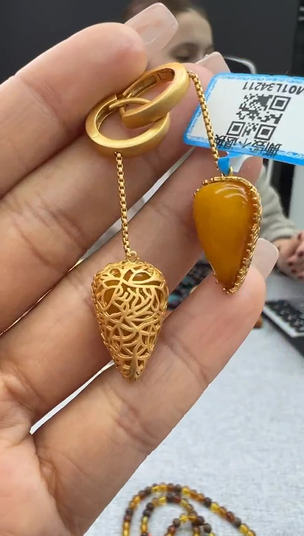 【闪购商品】琥珀耳饰未镶嵌850秒拍号