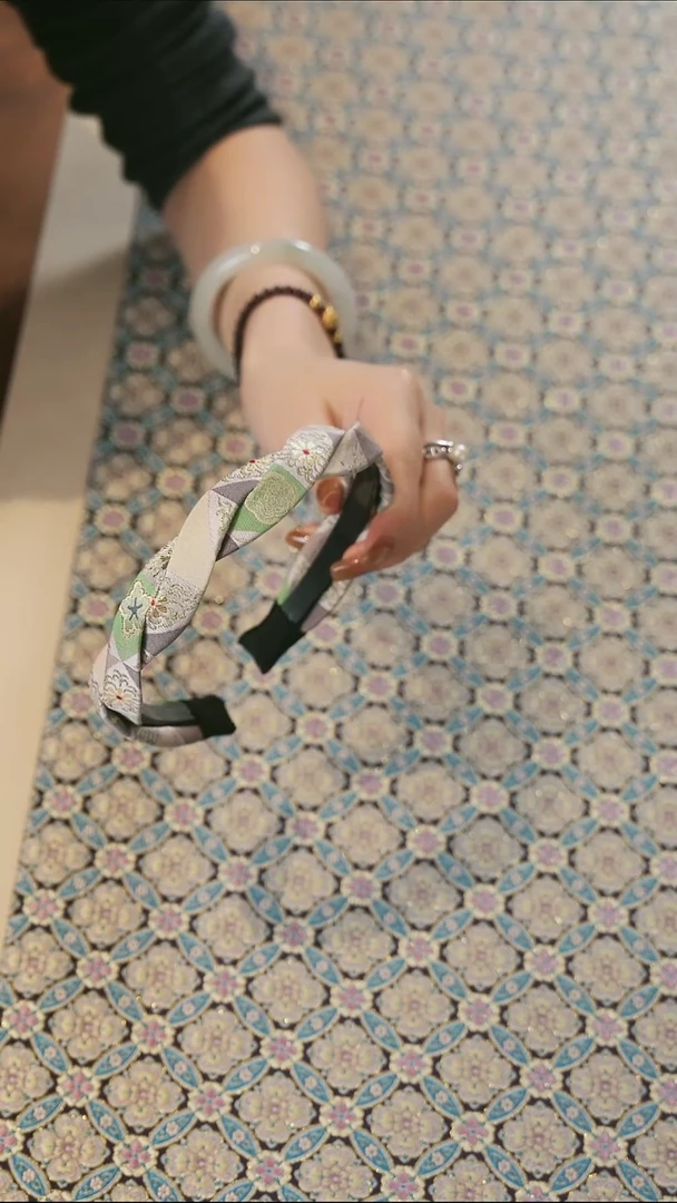 粉色发箍············