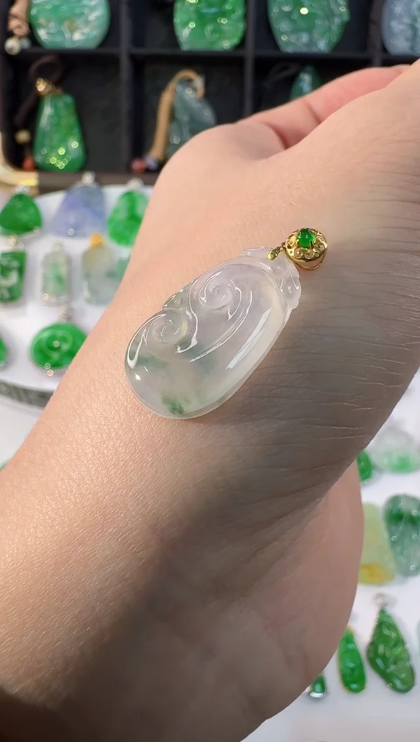 颈饰18K金镶嵌翡翠缅甸A货翡翠