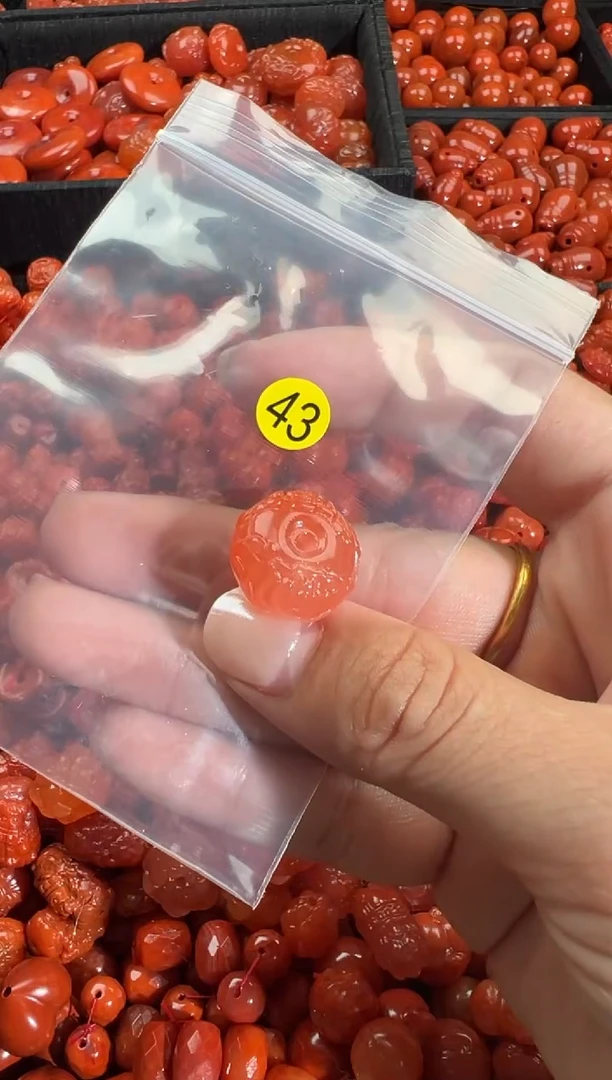 颈饰未镶嵌南红玛瑙1