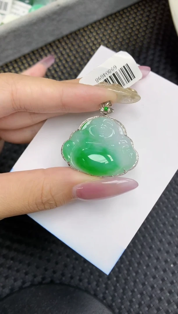 翡翠18K金镶嵌颈饰1111111111