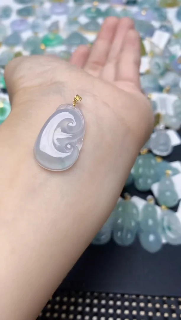 翡翠18K金镶嵌颈饰天然缅甸A货翡翠