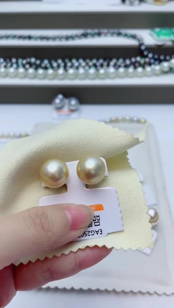 18K金镶嵌耳饰海水珍珠汣*?A90