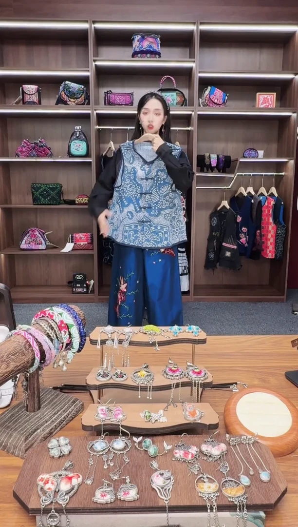 织绣A146蒙阿苏苗绣传承店
