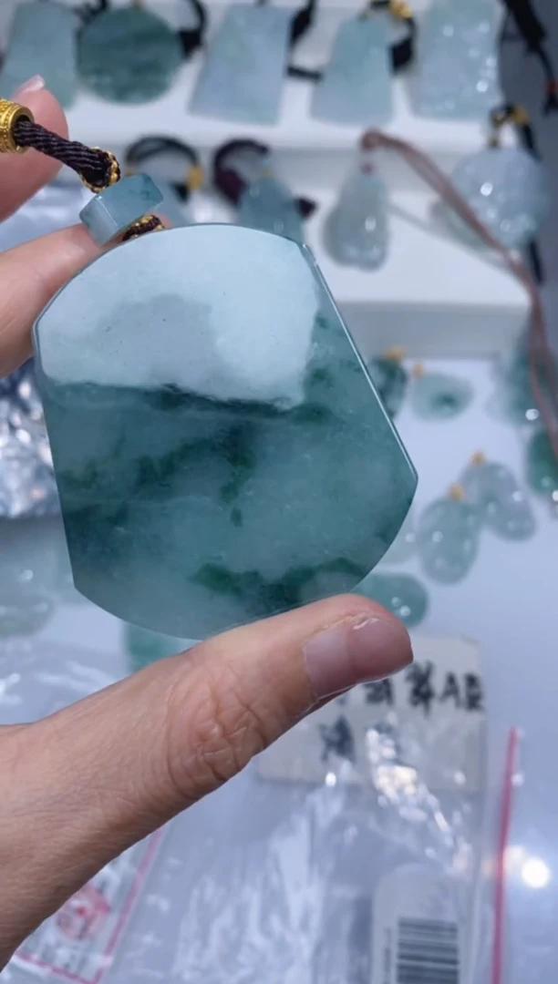 颈饰未镶嵌翡翠吊坠