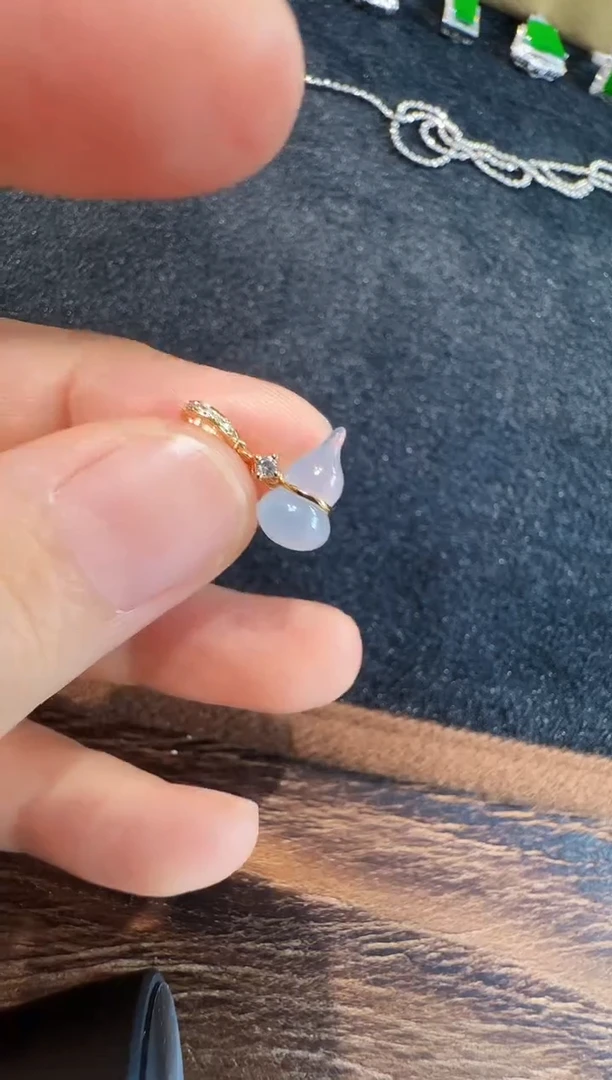 颈饰18K金镶嵌翡翠立体葫芦1380