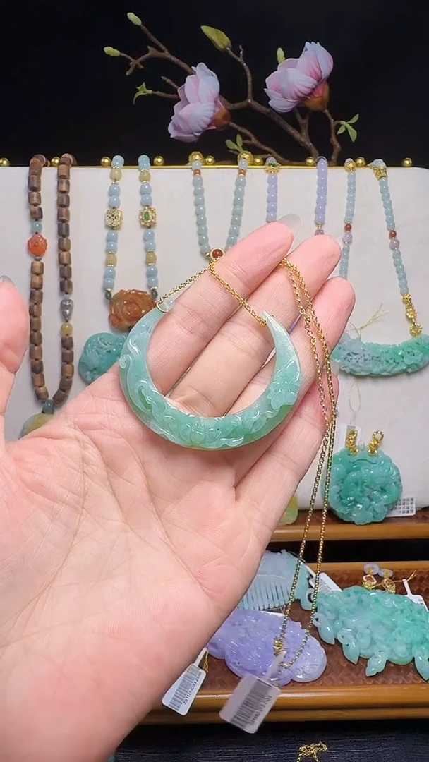 翡翠银S925镶嵌颈饰弯弯