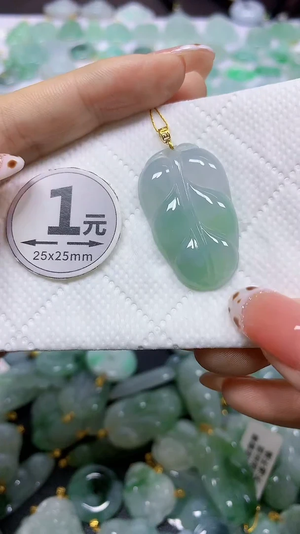 颈饰18K金镶嵌翡翠天然翡翠A货