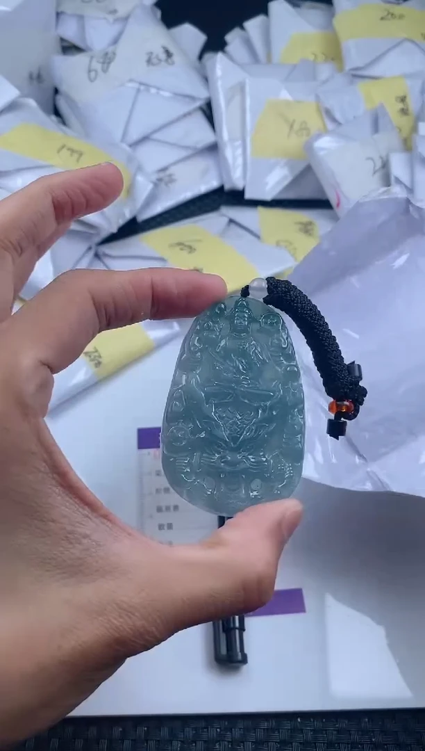 翡翠未镶嵌颈饰