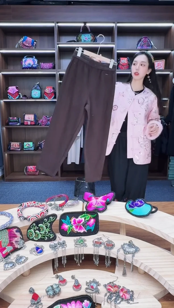 织绣清***泡咖色蒙阿苏苗绣传承店