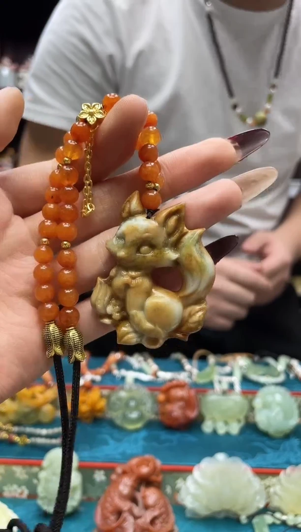 未镶嵌岫玉吊坠·