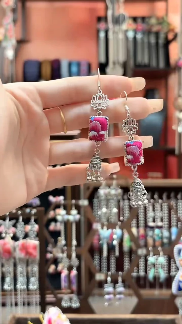 织绣云织谣民族风精美饰品105