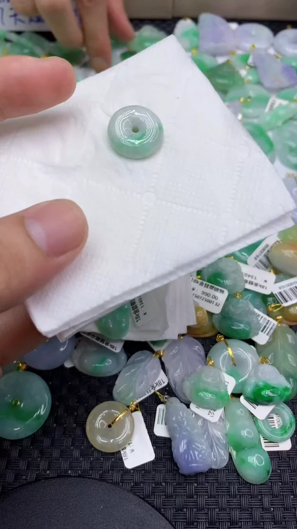 翡翠未镶嵌颈饰天然缅甸A货翡翠