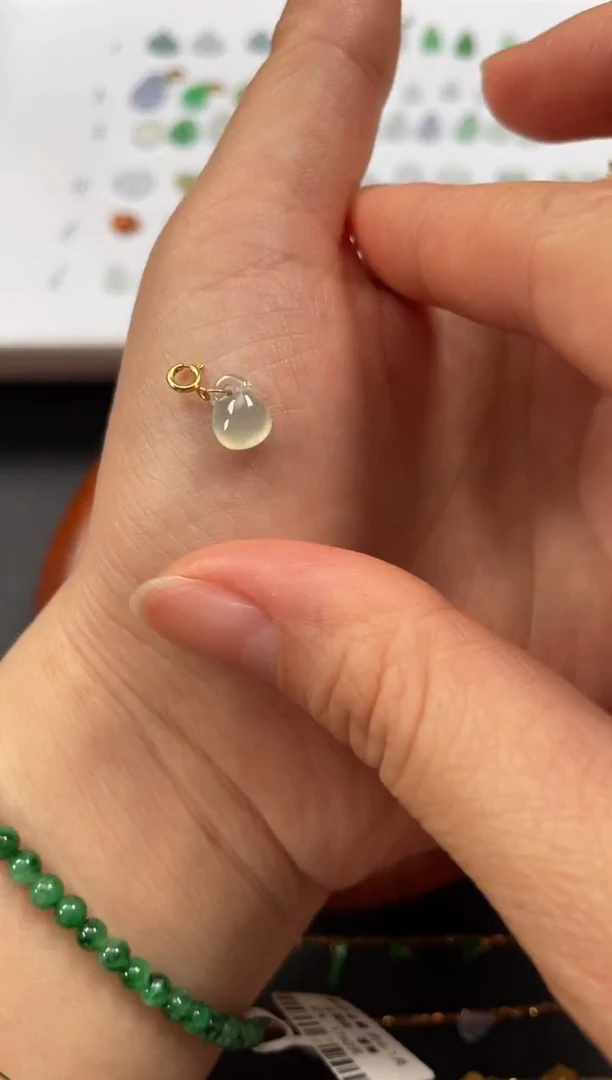 吊坠(不含链)18K金镶嵌翡翠一个JK523