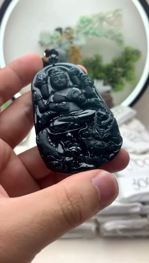 颈饰未镶嵌翡翠千手观音