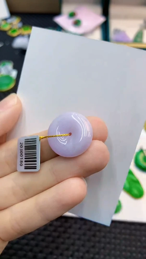 翡翠未镶嵌颈饰             1