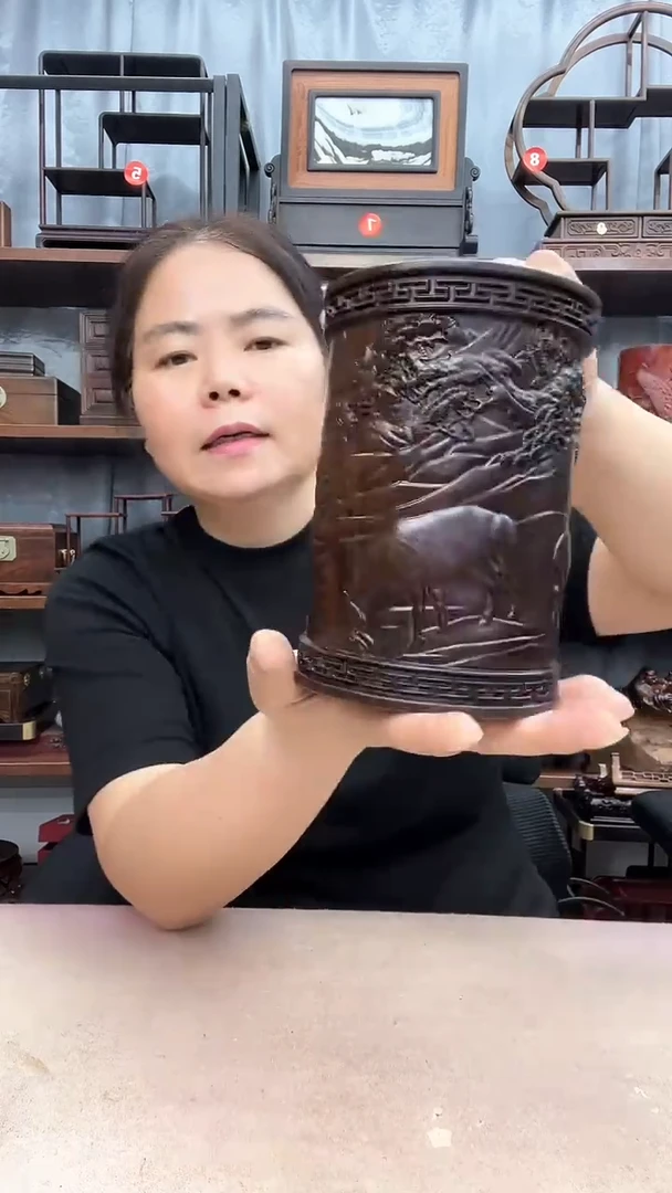 鸡翅木类端景台三羊开泰笔筒