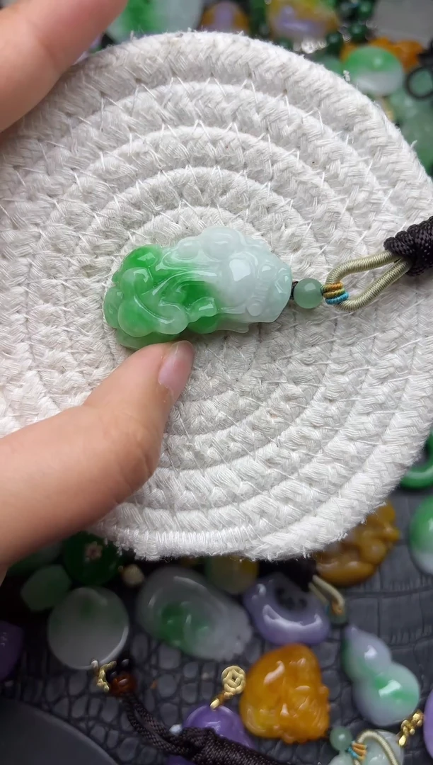 颈饰未镶嵌翡翠缅甸翡翠吊坠