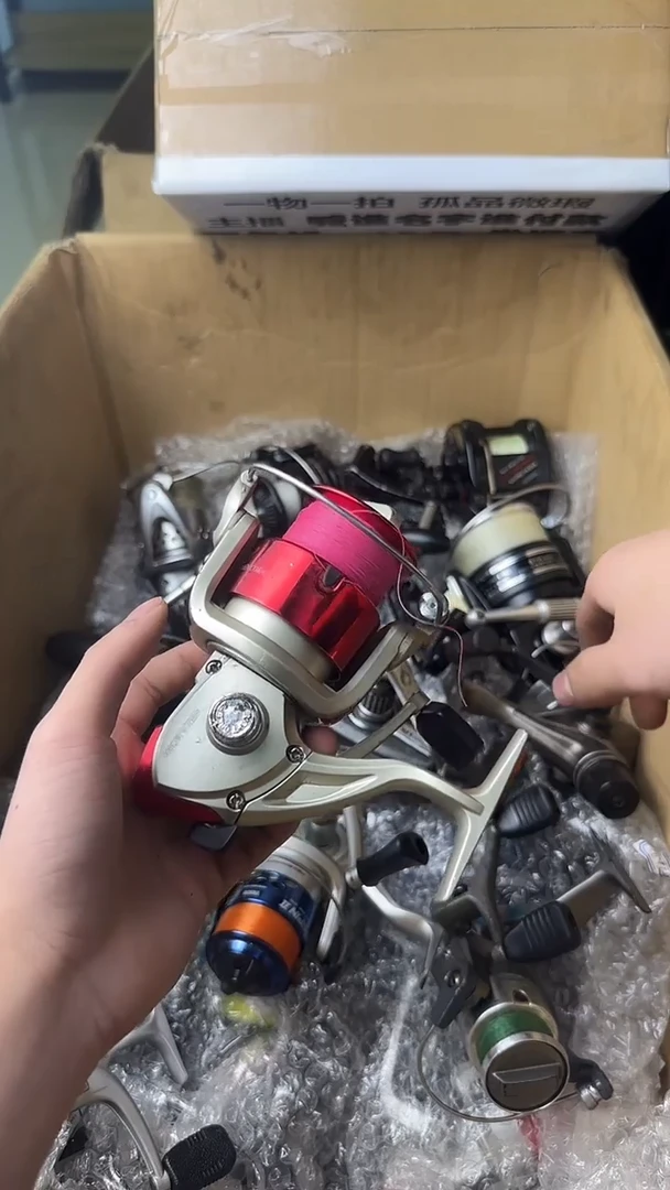 中****冬微瑕钓鱼轮，直播间讲解为准，看清楚再拍，如有拆卸不退换