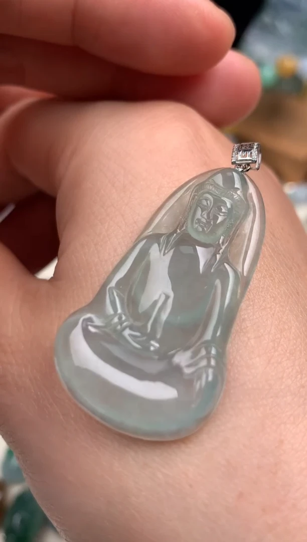 颈饰18K金镶嵌翡翠吊坠