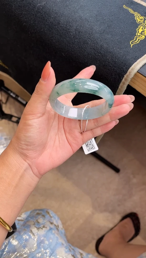 未镶嵌手镯翡翠手镯
