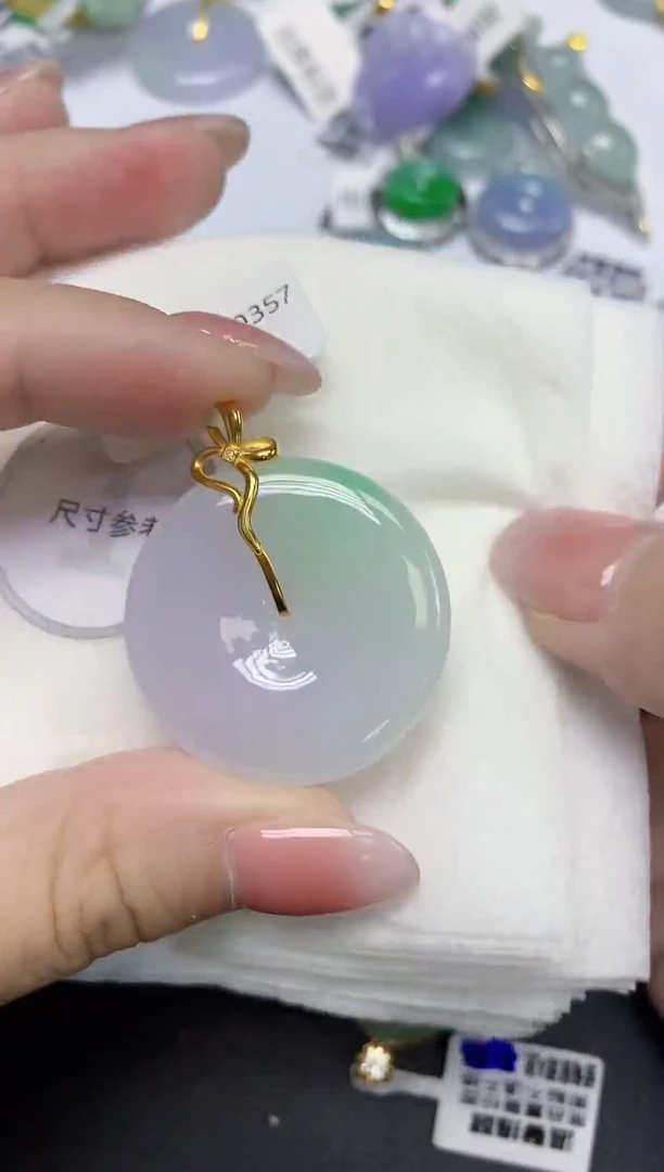 颈饰18K金镶嵌翡翠天然缅甸翡翠A货多样性发一件
