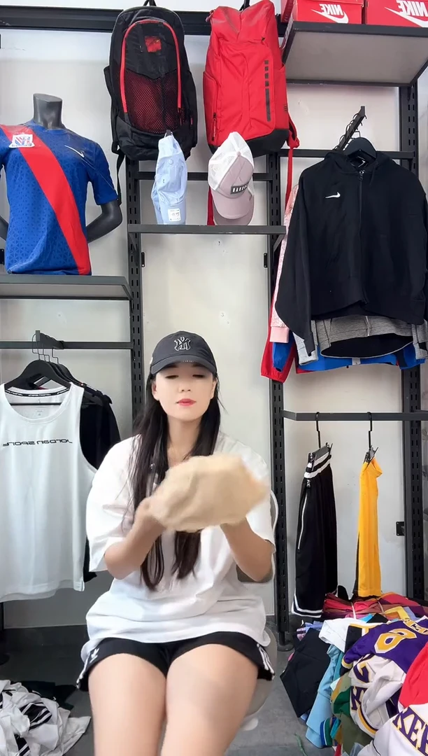 569·编码  耐克卫衣瑕疵修复以直播间过款为准 尺码·