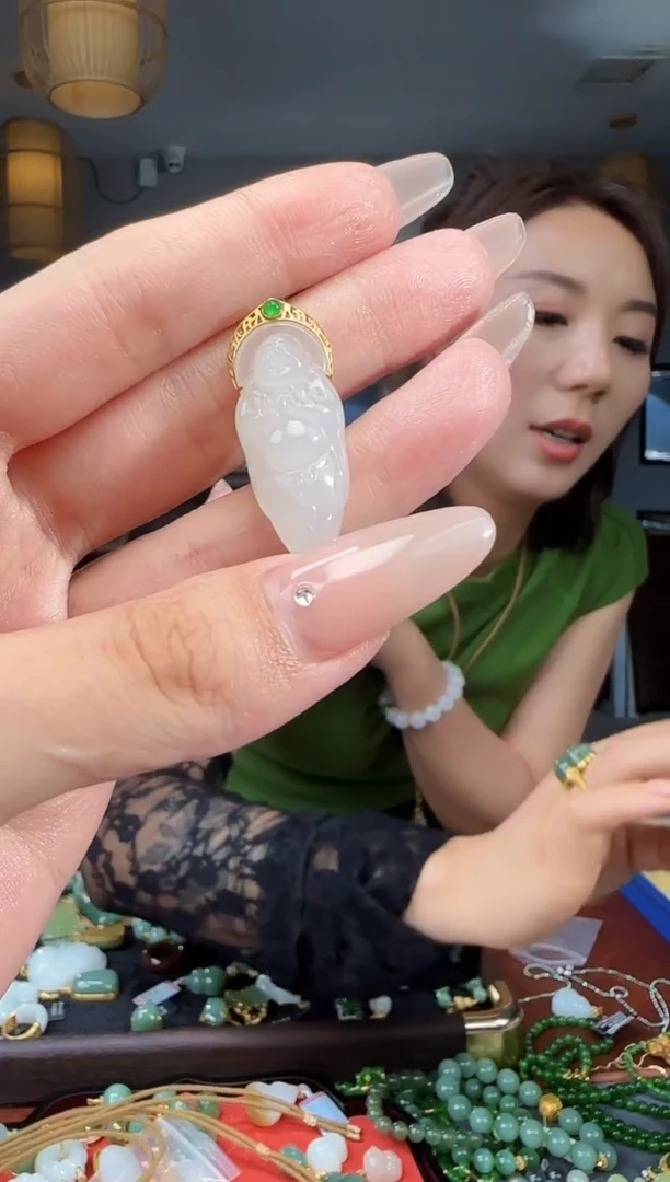 和田玉18K金镶嵌吊坠(不含链)1