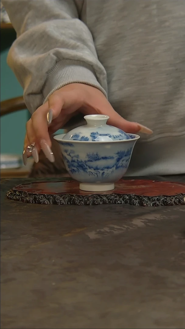 【闪购商品】青花手绘山水二才盖碗