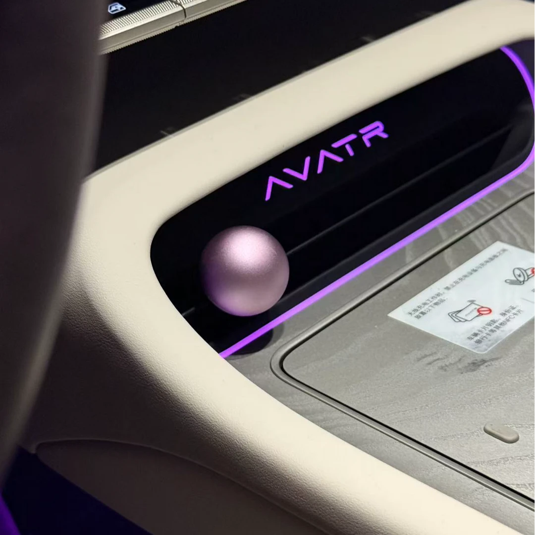 大牌奢侈品级香水味车载香薰球形空调夹通用