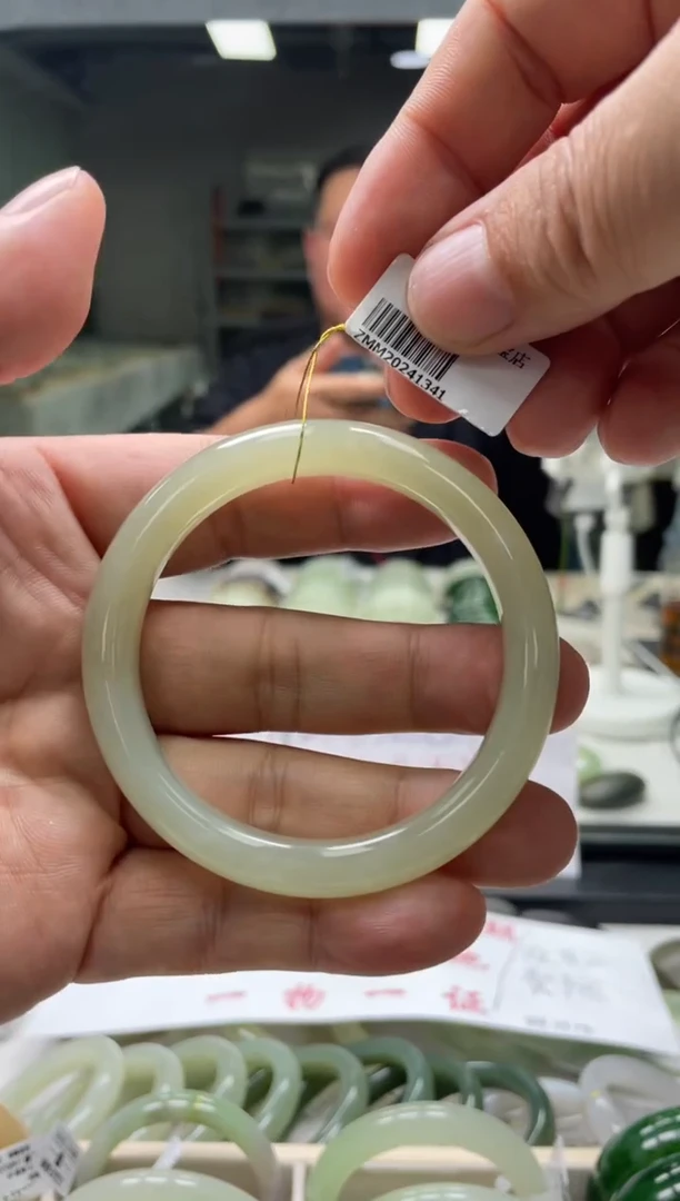 【闪购商品】和田玉手镯未镶嵌编码1341 圈口56-57
