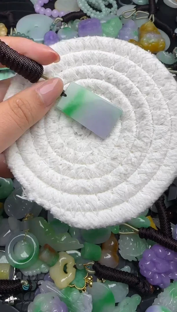 颈饰未镶嵌翡翠缅甸翡翠吊坠