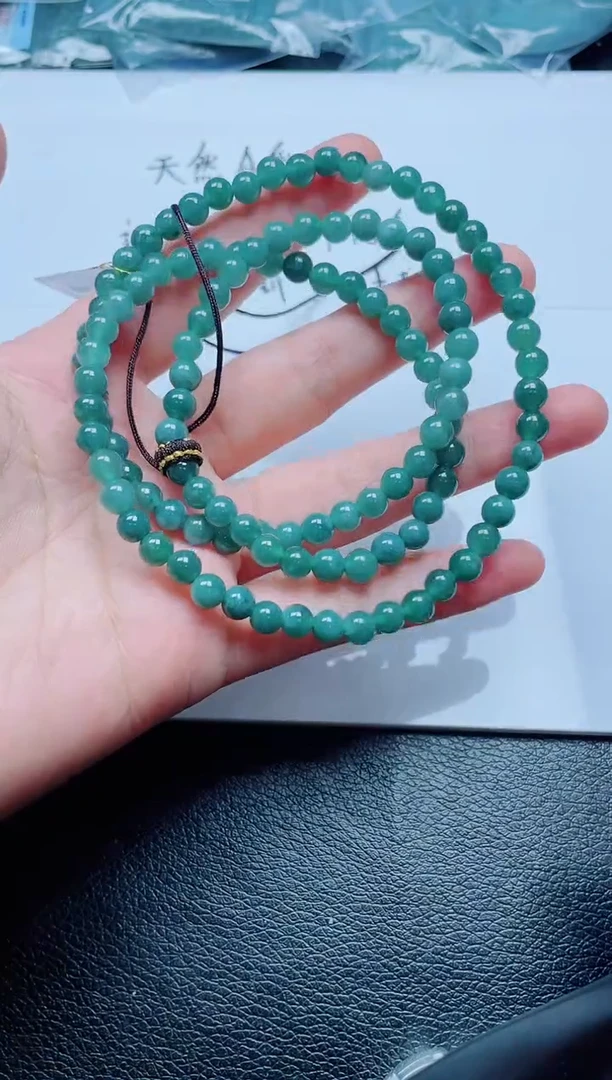 颈饰未镶嵌翡翠  有瑕疵
