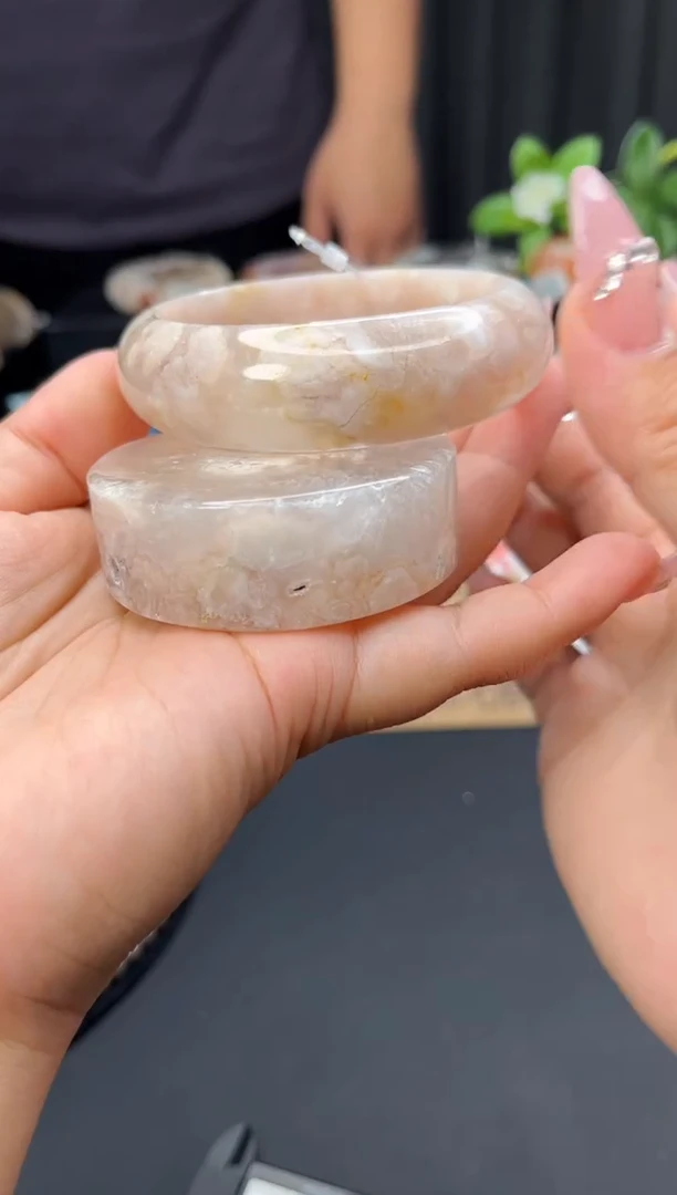 石英质玉手镯未镶嵌赠送镯心（59圈口）无证书